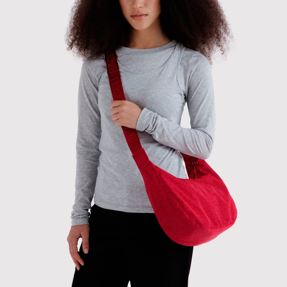 Bolso media luna Baggu - Cherry