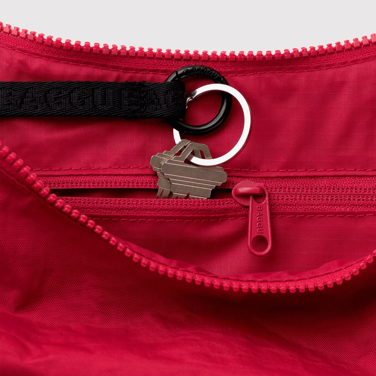 Bolso media luna Baggu - Cherry