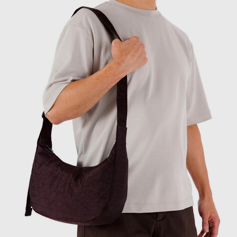 Bolso media luna Baggu - Chocolate Plum
