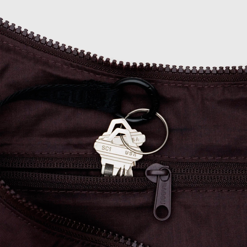 Bolso media luna Baggu - Chocolate Plum