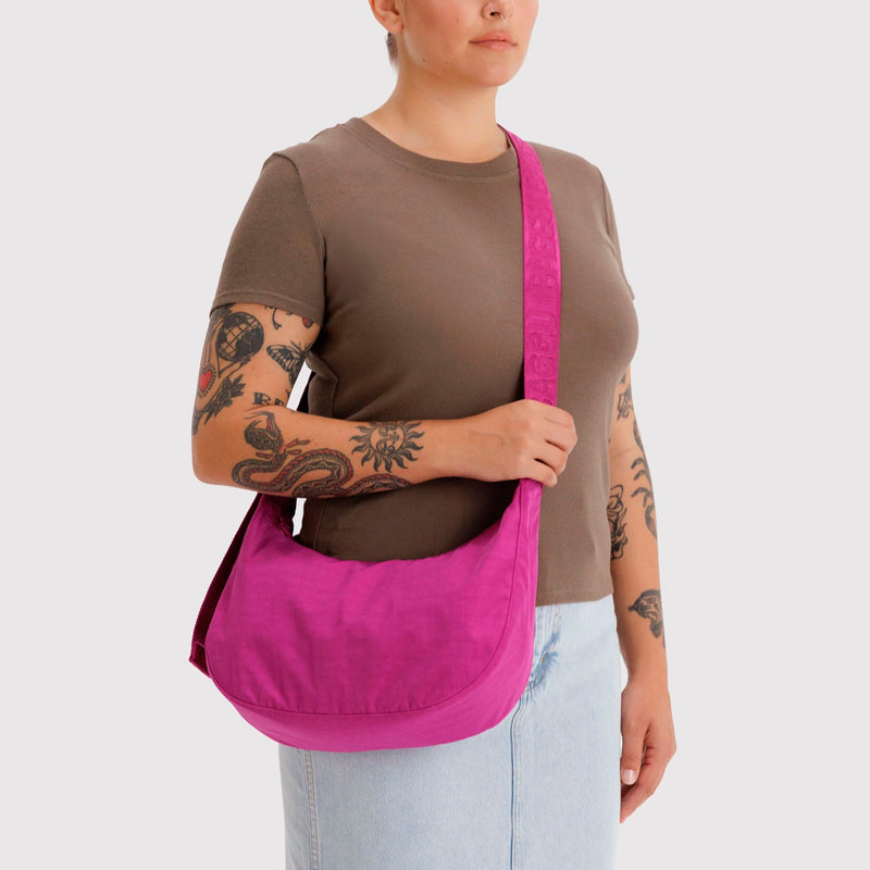 Bolso media luna Baggu - Deep Fuchsia