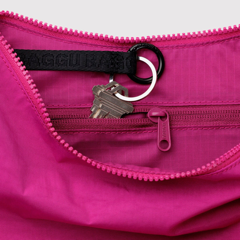 Bolso media luna Baggu - Deep Fuchsia