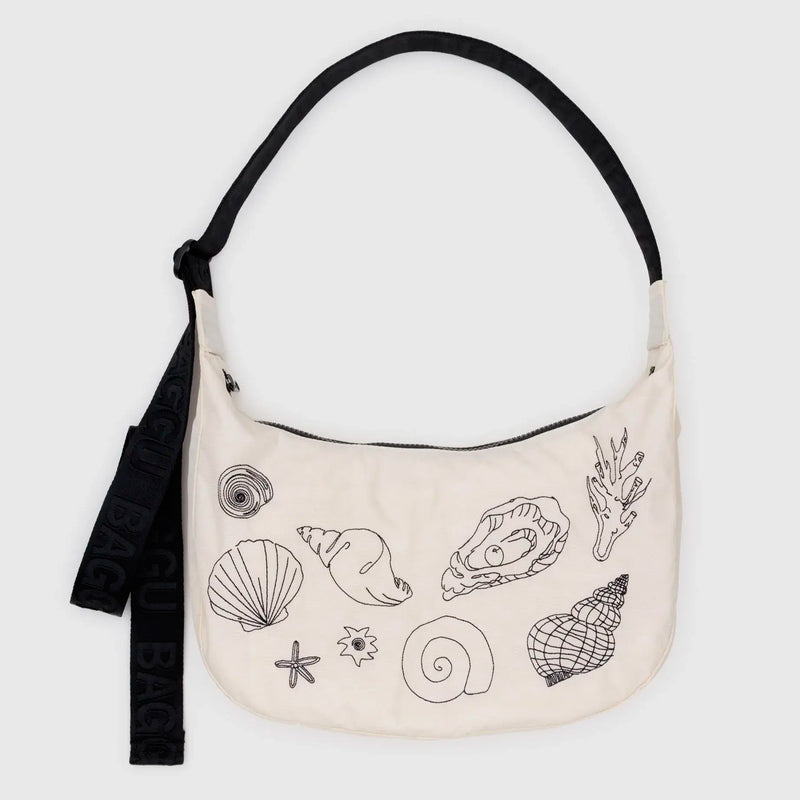 Bolso media luna Baggu - Embroidered Shells 🐚