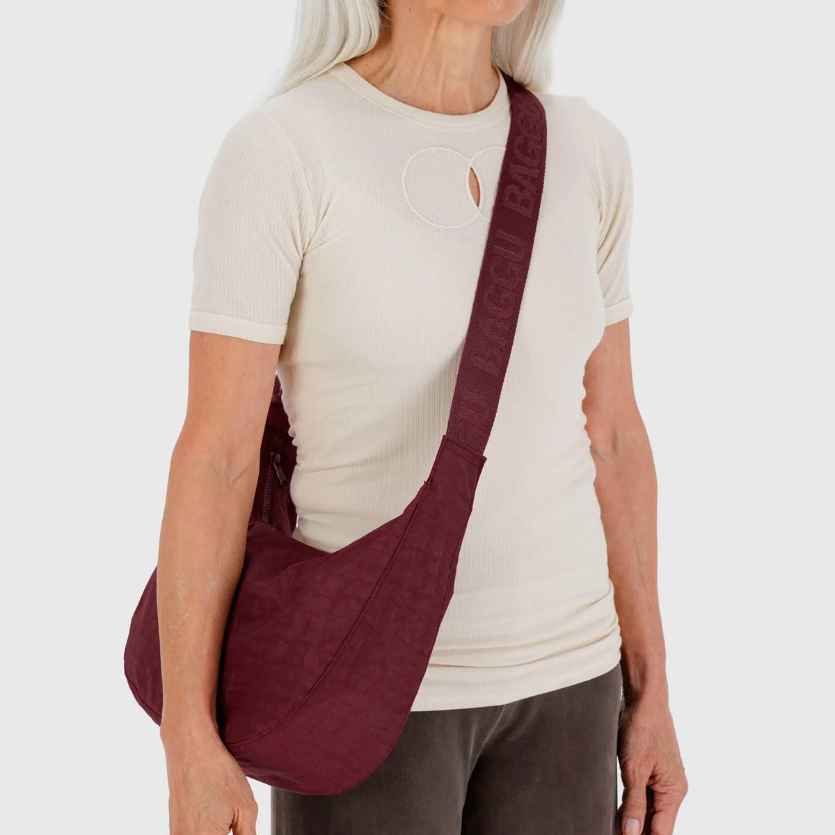 Bolso media luna Baggu - Mahogany