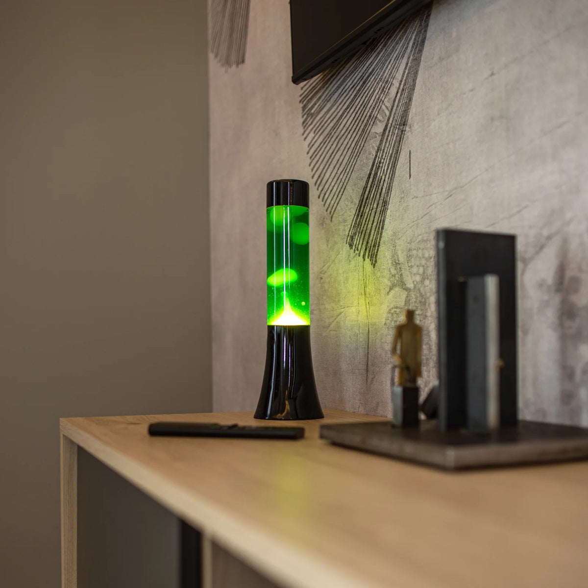 Lámpara de lava mini Fisura - base negra, líquido verde y lava amarilla