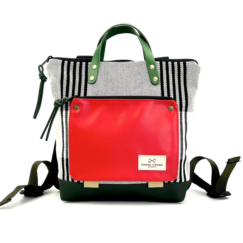 Mochila Mini Book Holder Cuadrada Loneta Daniel Chong - Rayas blancas y negras con bolsillo rojo