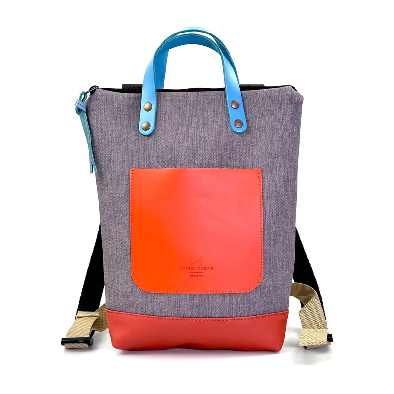 Mochila Mini Impermeable con bolsillo extra Daniel Chong - Gris con bolsillo naranja