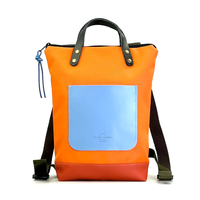 Mochila Mini Impermeable con bolsillo extra Daniel Chong - Naranja con bolsillo azul