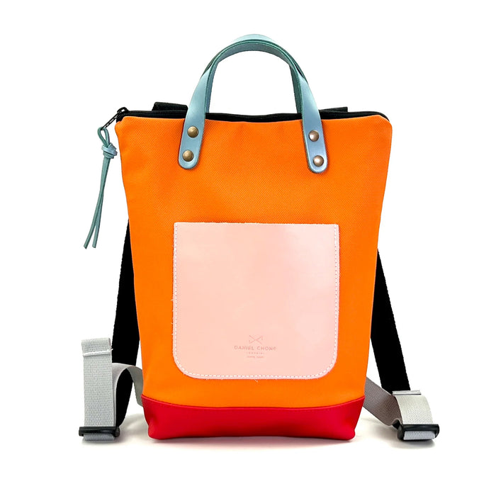 Mochila Mini Impermeable con bolsillo extra Daniel Chong - Naranja con bolsillo rosa