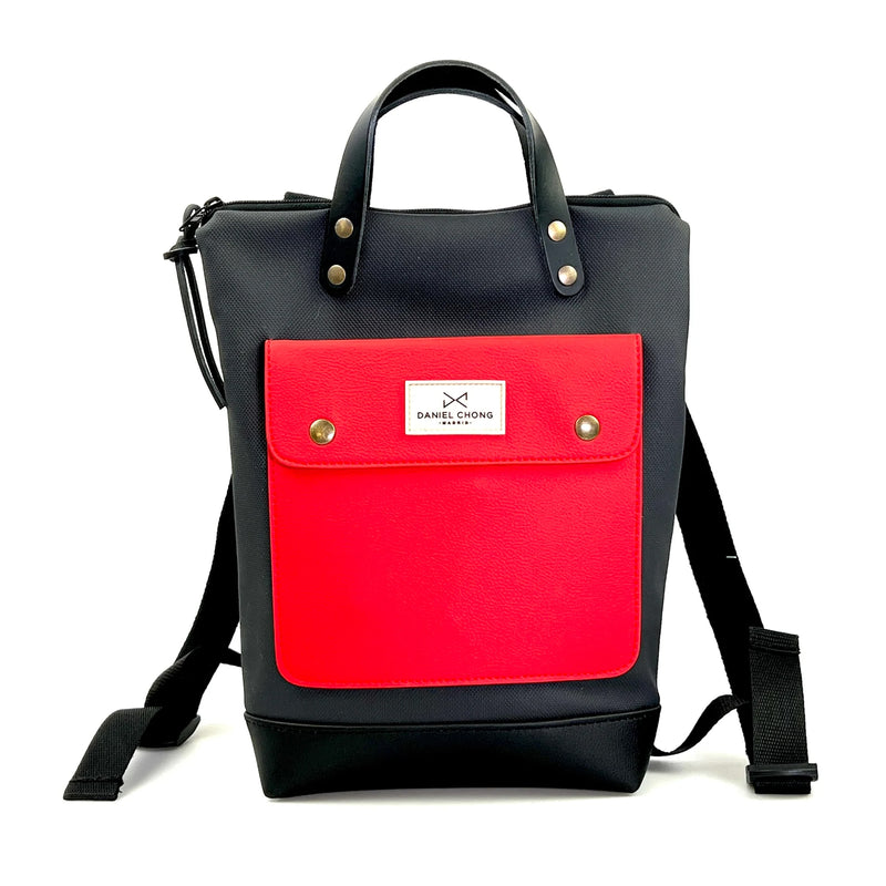 Mochila Mini Solapa con bolsillo extra Daniel Chong - Negra con bolsillo rojo