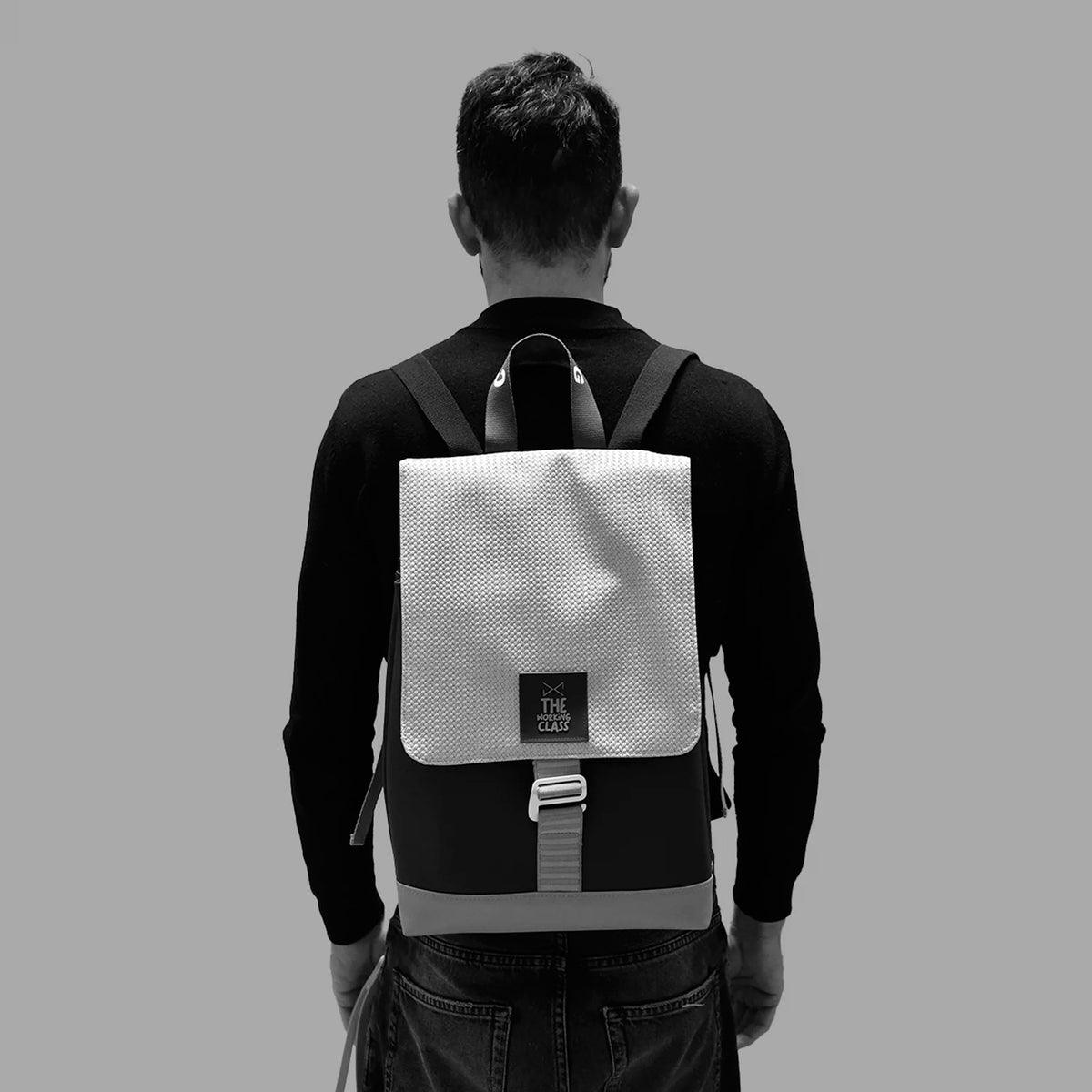 Mochila The Hook Impermeable con bolsillo extra Daniel Chong - Solapa Gris