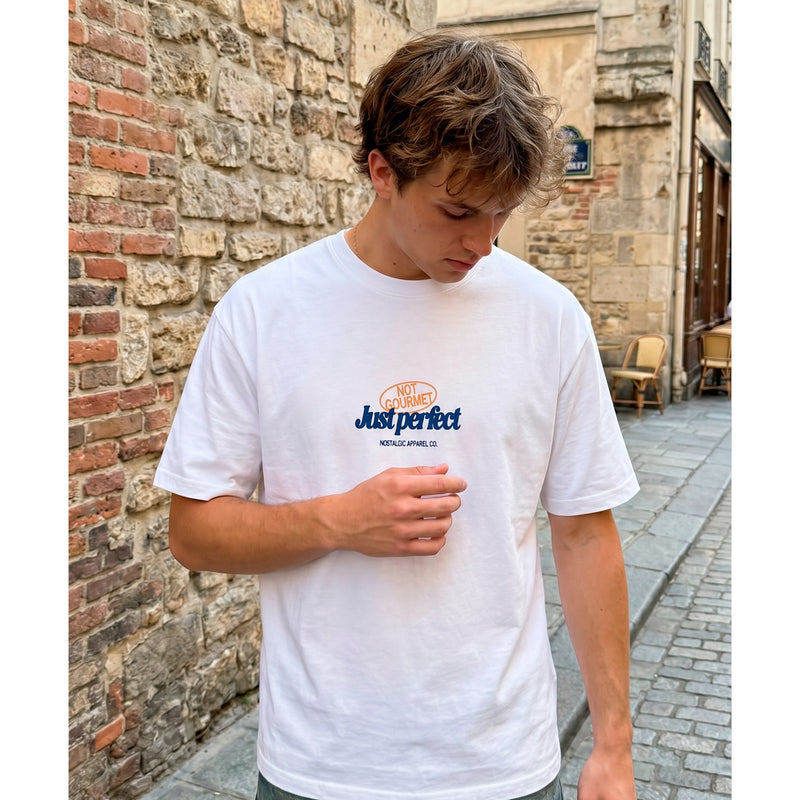 Camiseta Nostalgic Apparel - "Not Gourmet, Just Perfect" 🍫🥖