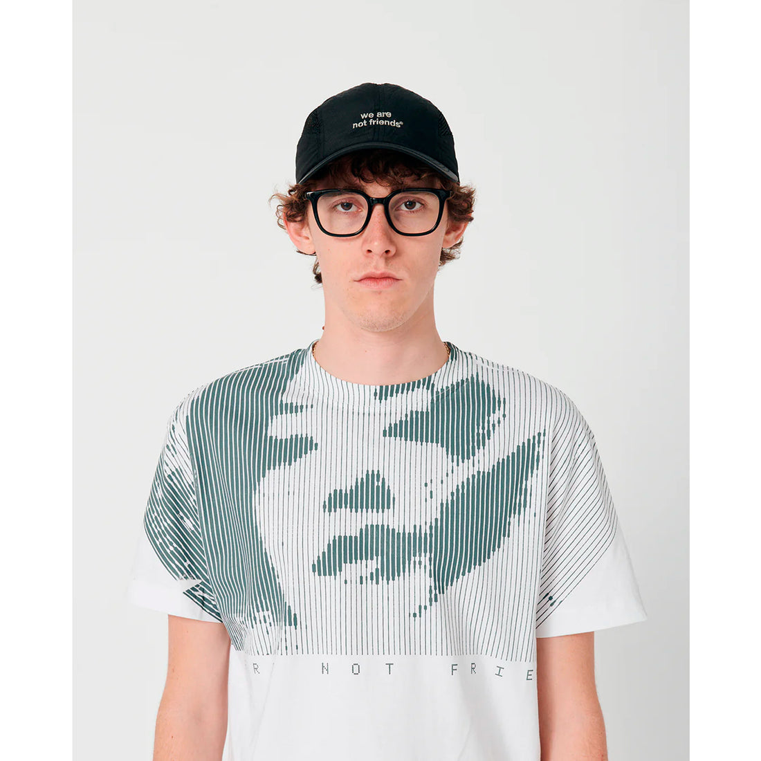 Camiseta We Are Not Friends - Offline Beauty
