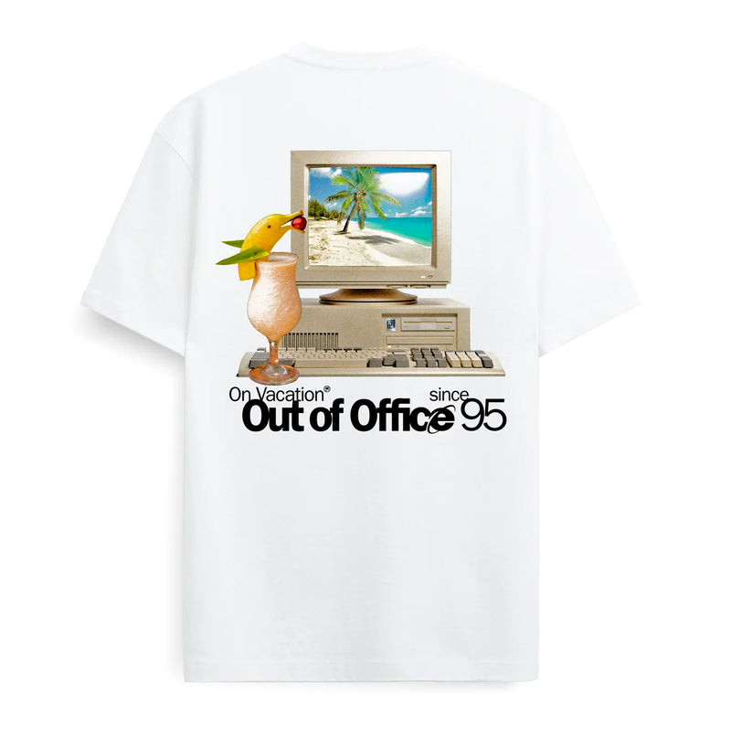 Camiseta On Vacation Club - Out Of Office