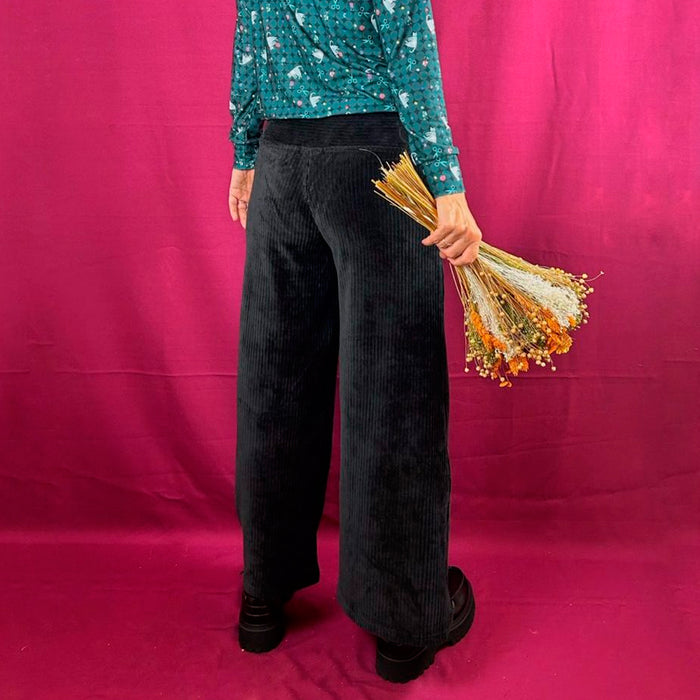 Pantalón La Compiano - Trama Pana Negro