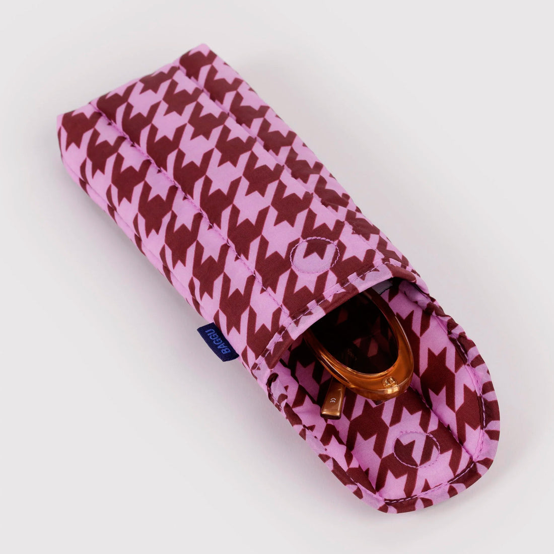 Funda de gafas acolchada Baggu - Pink Houndstooth