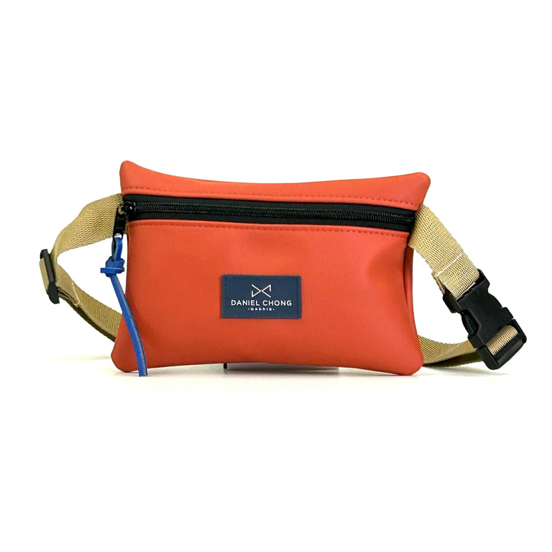Riñonera Impermeable Daniel Chong - Naranja con correa beige y detalle azul