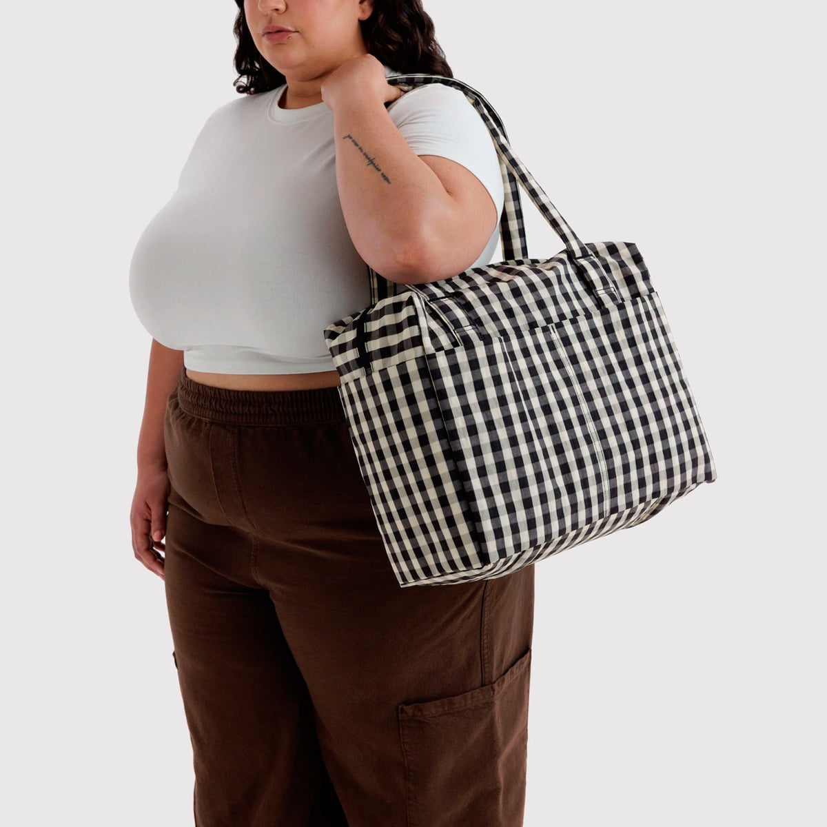 Bolso Nube Carry-On Baggu - Black and Cream Gingham