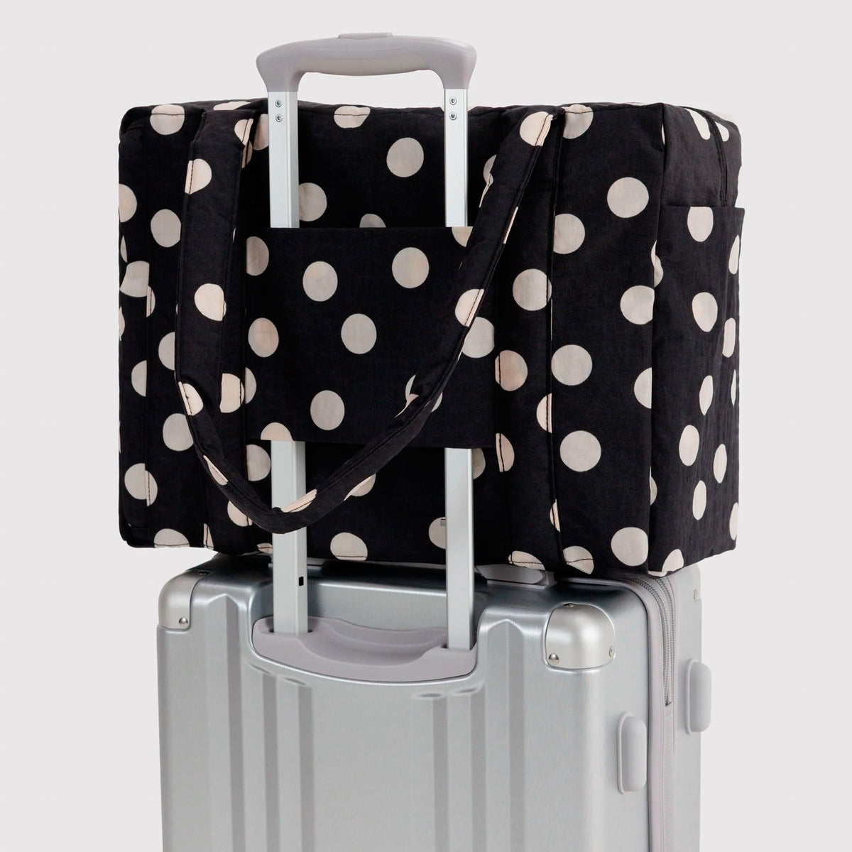 Bolso Nube Carry-On Baggu - Black and Cream Polka Dot