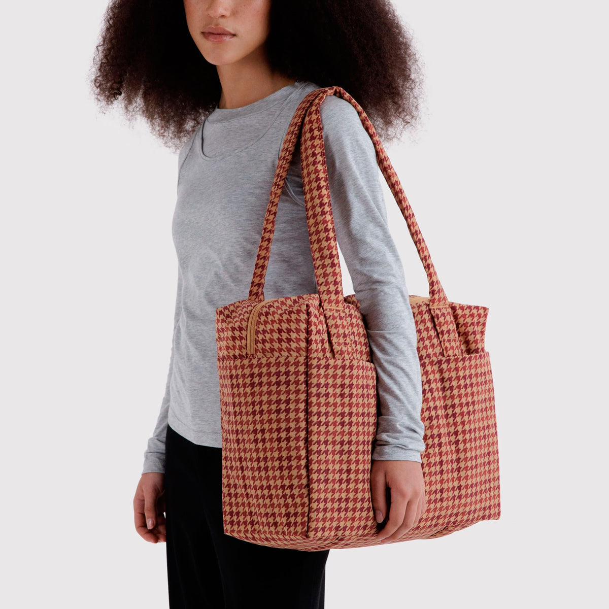 Bolso Nube Carry-On Baggu - Tan Houndstooth