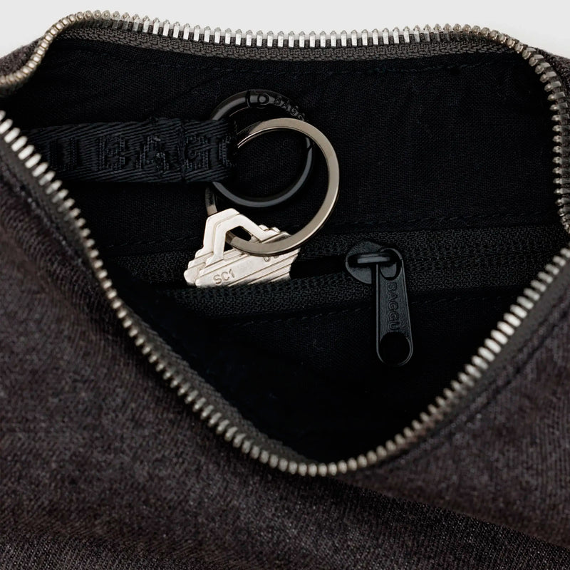 Bolso Mini media luna Baggu - Washed Black Denim