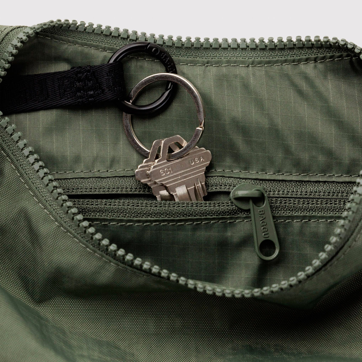 Bolso Mini media luna Baggu - Caper