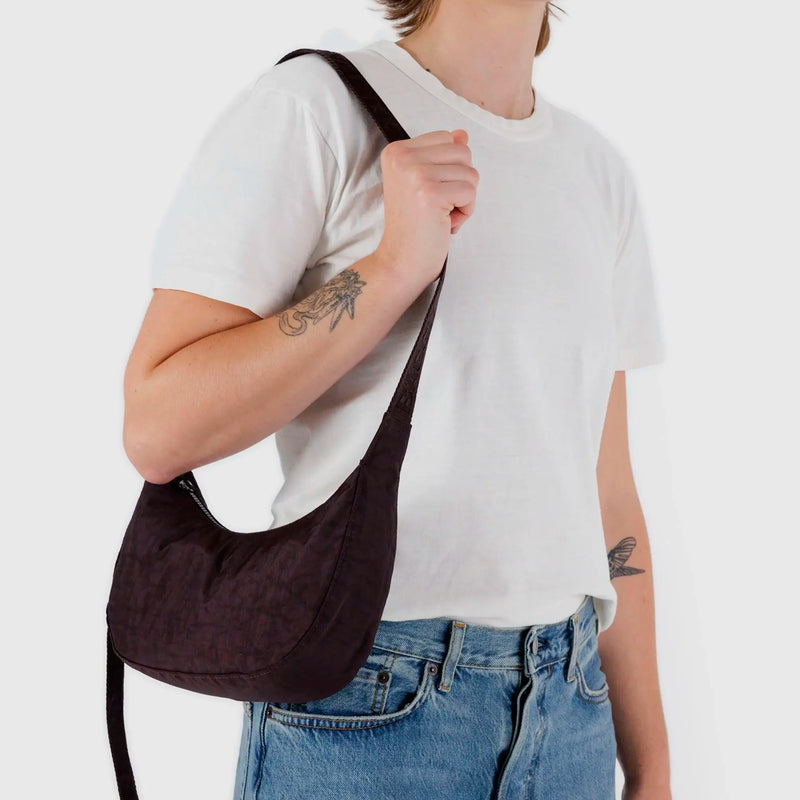 Bolso Mini media luna Baggu - Chocolate Plum
