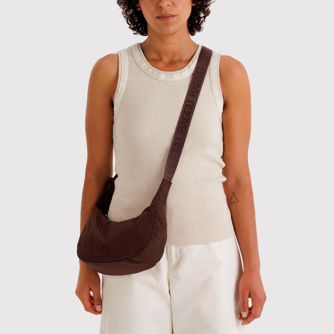 Bolso Mini media luna Baggu - Coffee