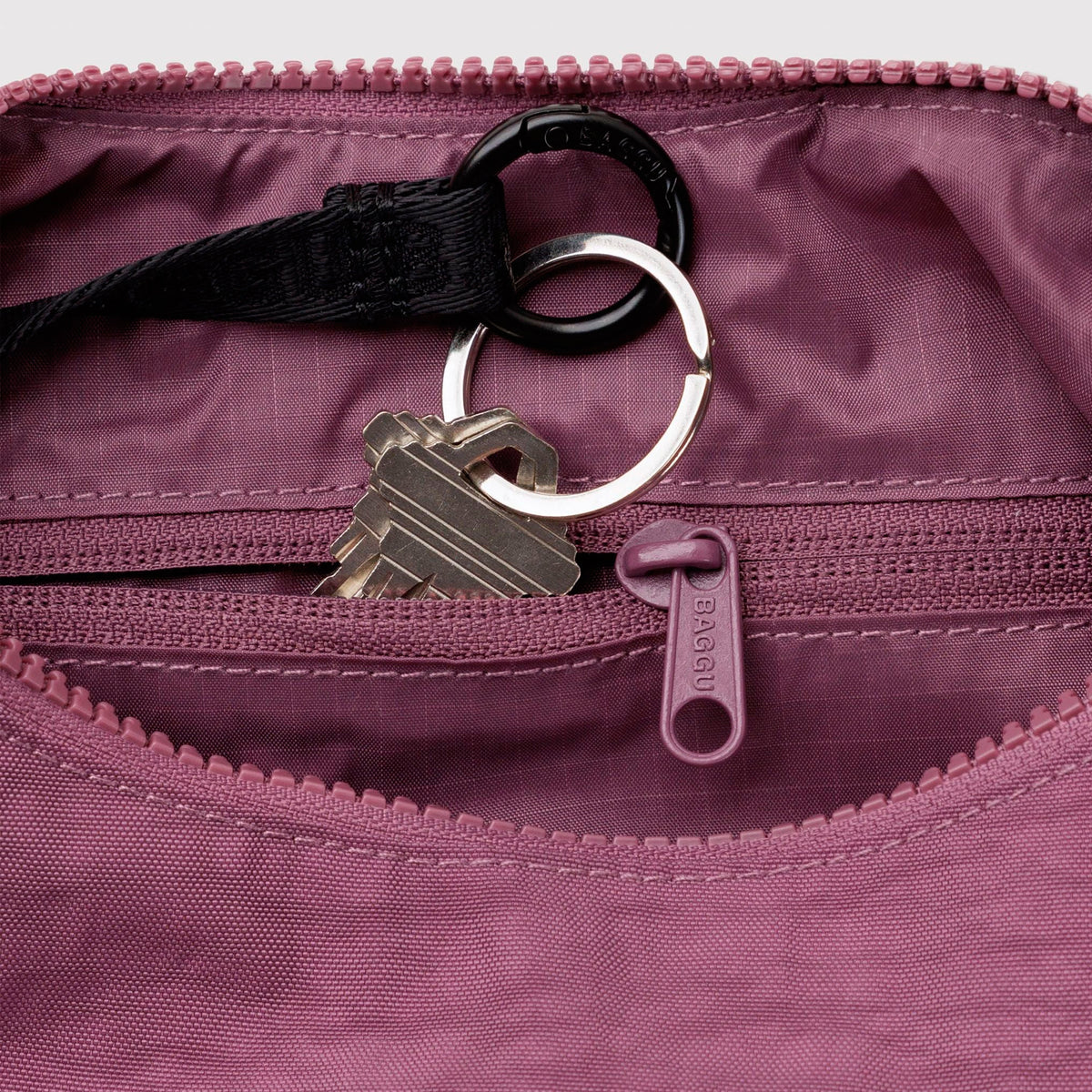 Bolso Mini media luna Baggu - Wild Plum