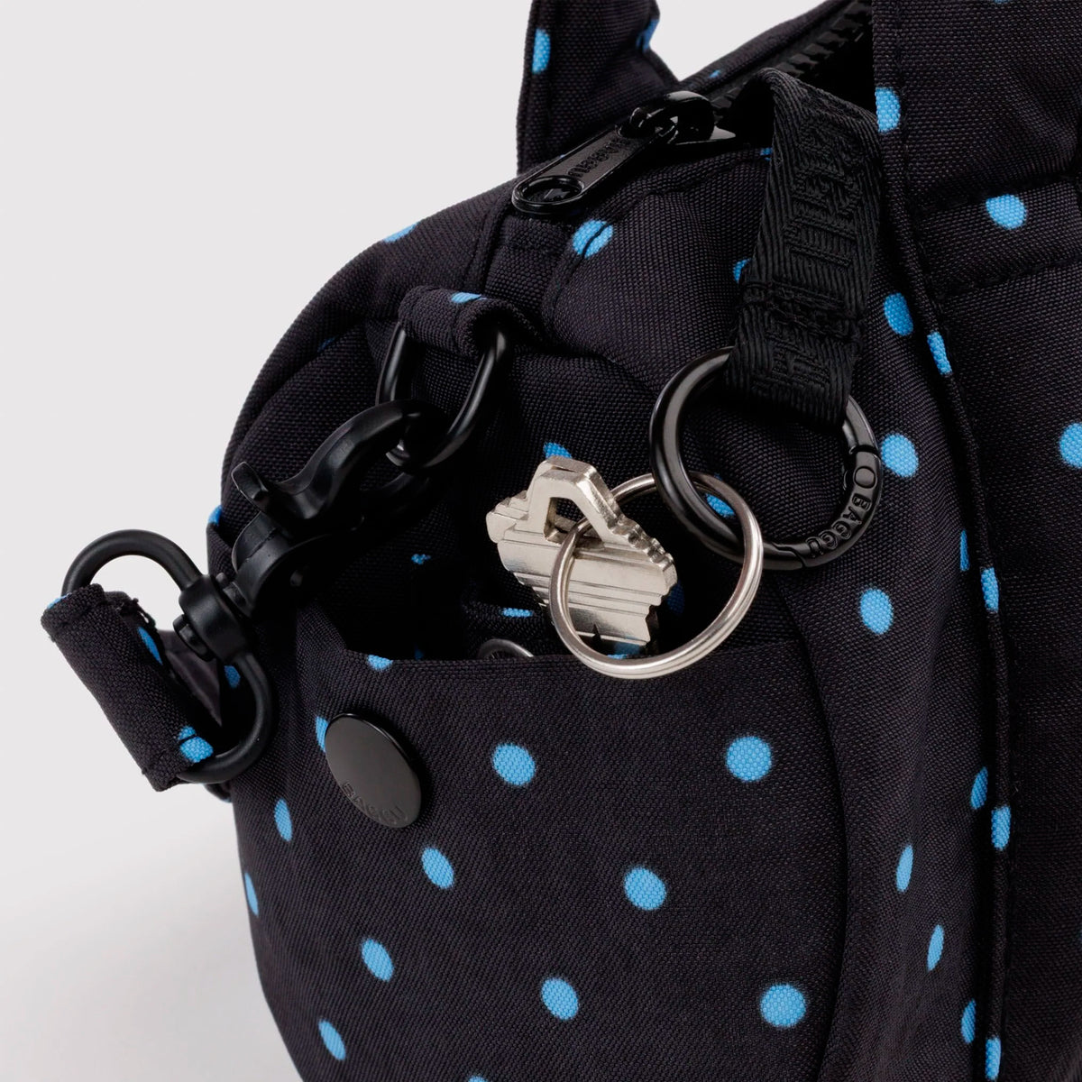Bolso Pequeño Duffle Baggu - Black and Sky Blue Micro Dot