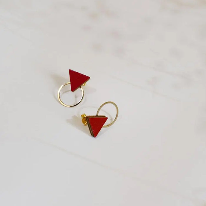 Pendientes - Small Studs Triangle Carmin Red