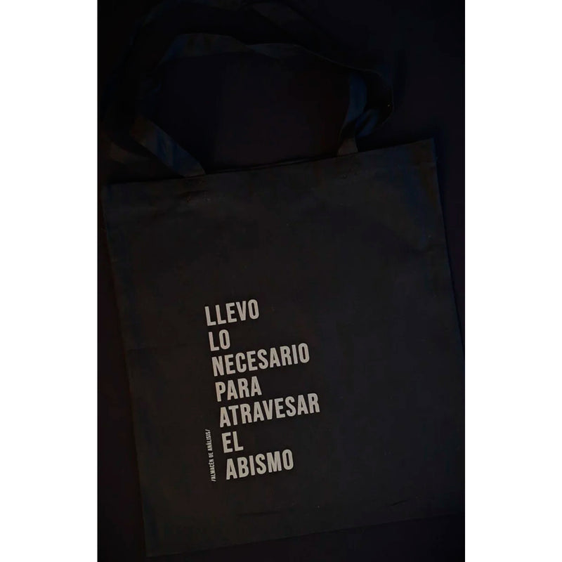 Tote bag - "Llevo Lo Necesario Para Atravesar El Abismo"