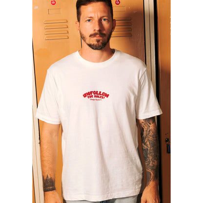 Camiseta Nostalgic Apparel - "Unfollow the Rules"