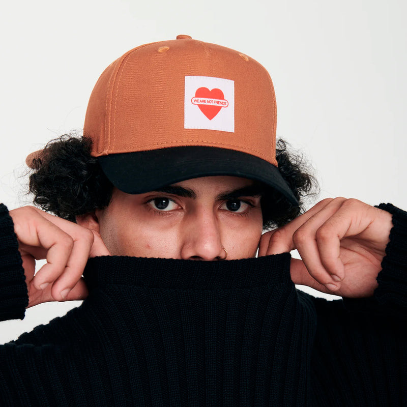 Gorra We Are Not Friends - Union Heart