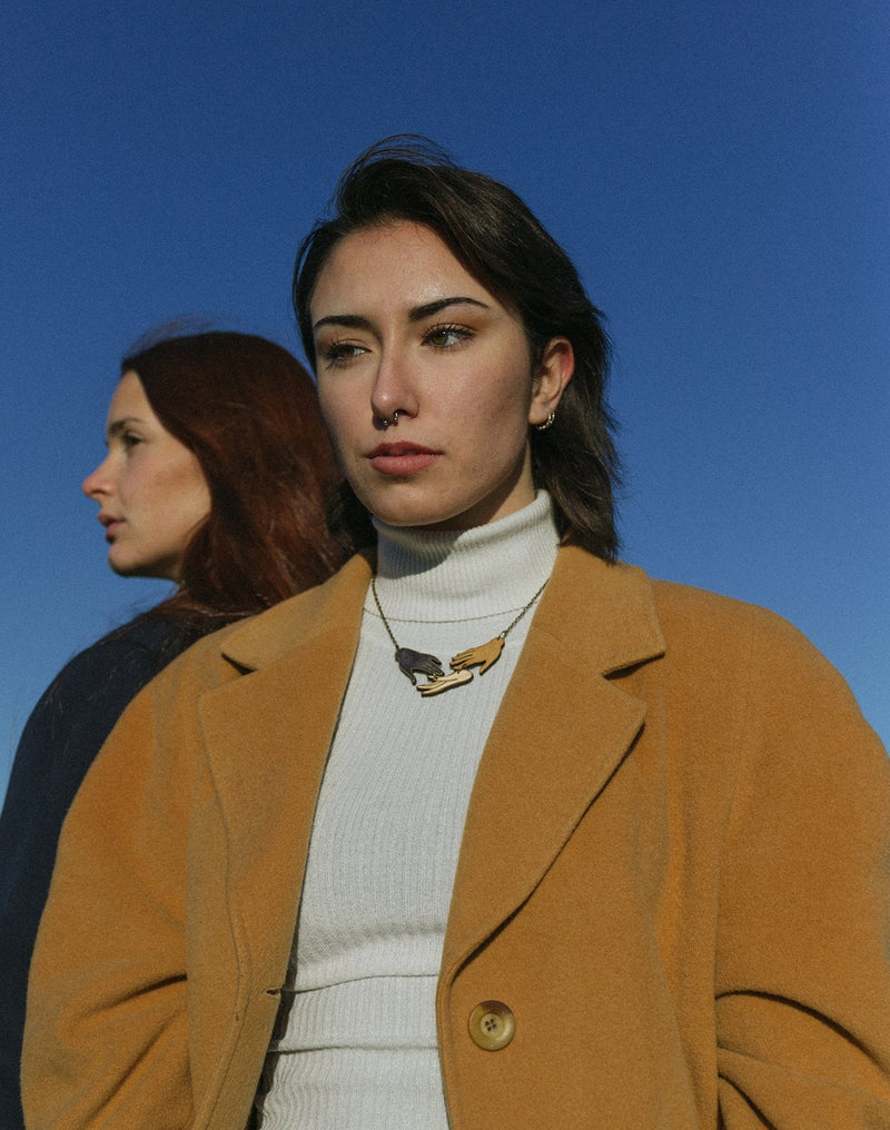 Collar de madera Pura Garra - Tres manos hermandadas