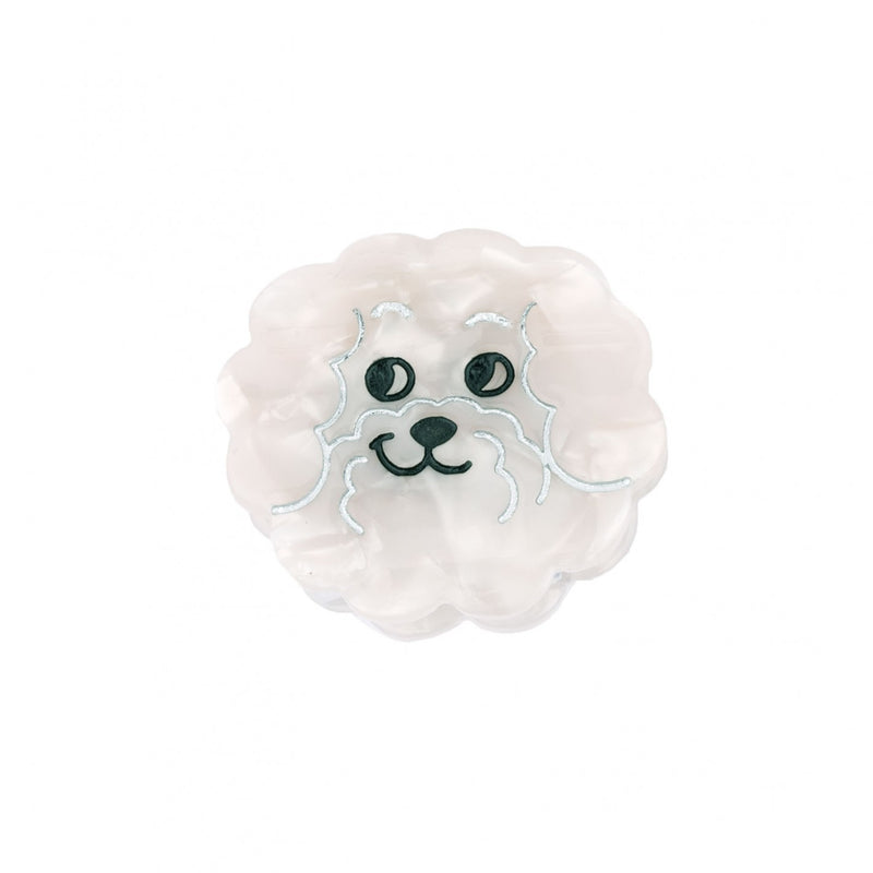 Divertida minipinza para el pelo en forma de bichon maltés. Un accesorio para el pelo en forma de perro bichón blanco, divertido y muy original. El complemento ideal para los que se atreven con todo. Perfecto para los amantes de los animales, de los perros y para los más coquetos.  Pinza pequeña fabricada con materiales reciclados: acetato de celulosa reciclada, por lo que es un complemento ecológico.