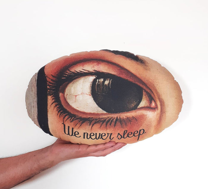 Cojín -  "We never sleep"
