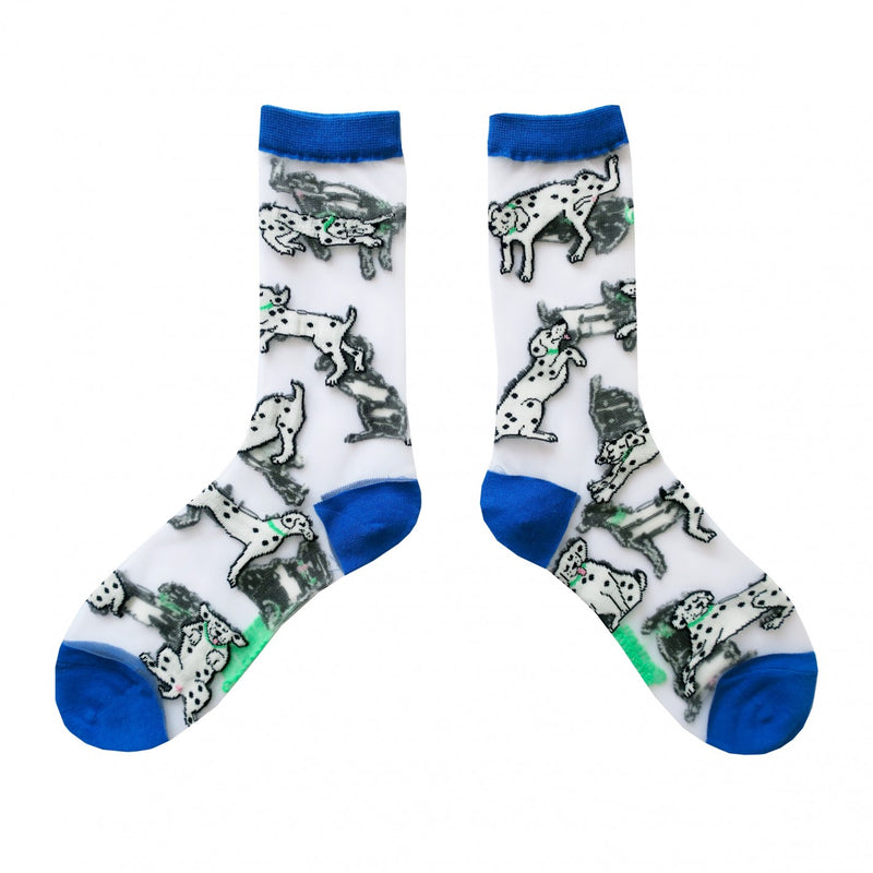 Divertidos calcetines de malla transparente con estampado de dálmatas. Calcetines de algodón, poliéster y spandex con estampado de perros.