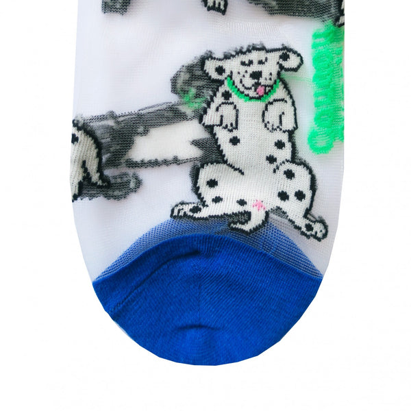 Divertidos calcetines de malla transparente con estampado de dálmatas. Calcetines de algodón, poliéster y spandex con estampado de perros.