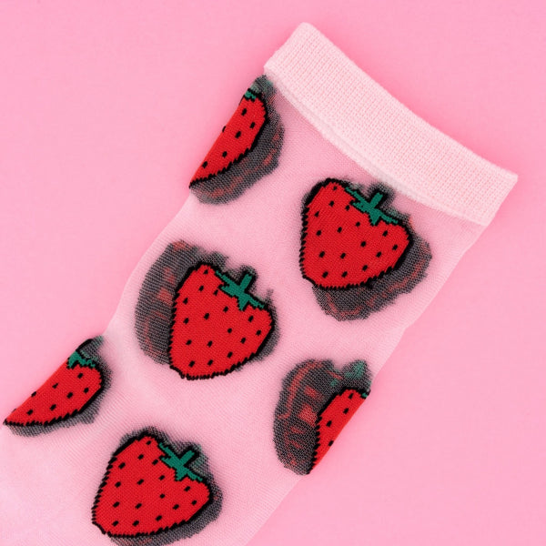 Calcetines de malla transparentes con dibujos de fresas. Originales calcetines de algodón, poliester y spandex.