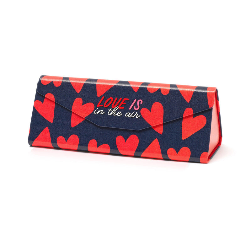 Funda de gafas plegable con corazones. Funda de gafas de color azul con corazones rojos y el texto "Love is in the air". 