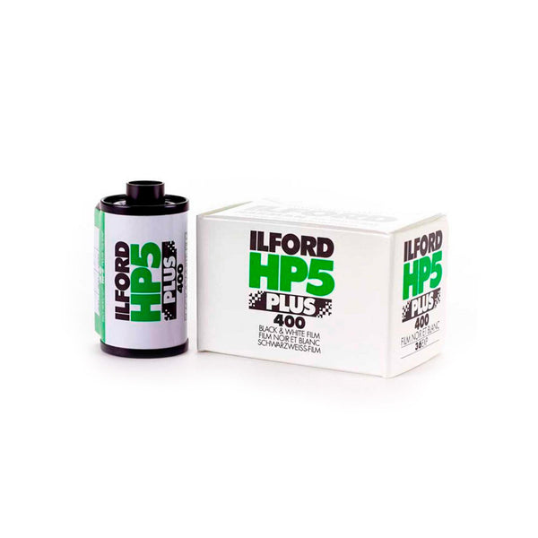 Caja y carrete de película fotográfica en blanco y negro para cámaras de 35mm Ilford HP5 Plus ISO 400 y 36 exposiciones