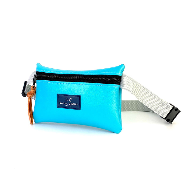 Riñonera impermeable Daniel Chong - Azul con correa blanca