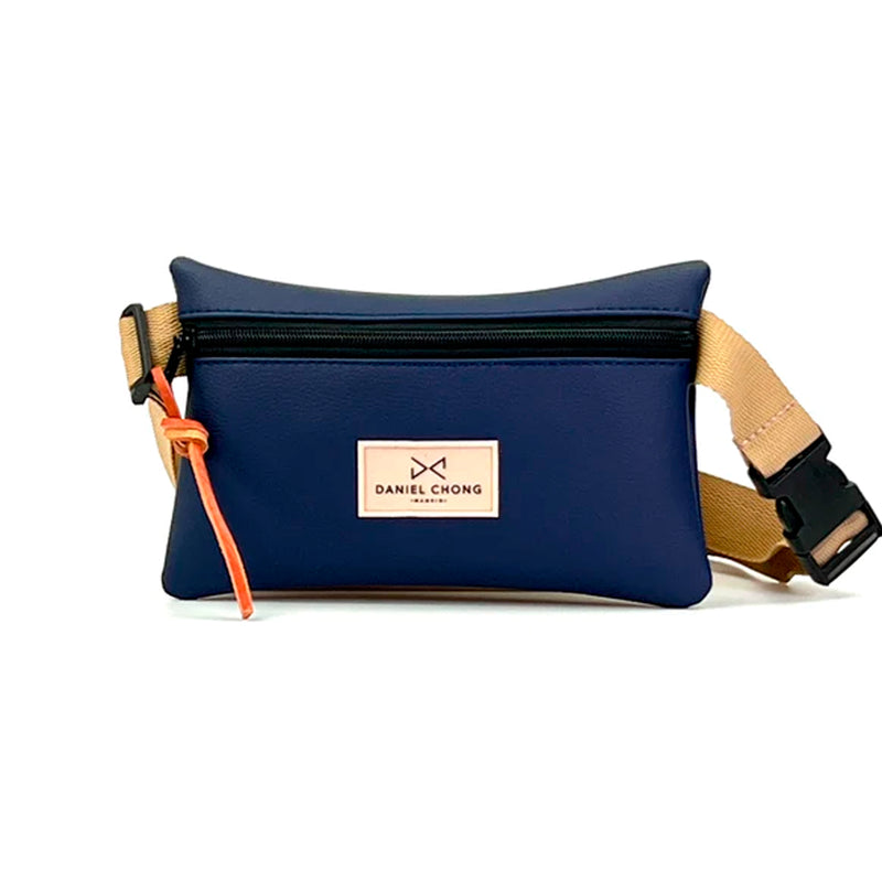 Riñonera impermeable Daniel Chong - Navy con correa beige y detalle marrón