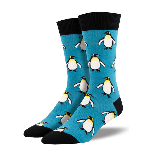 Calcetines de pingüinos.  Calcetines de fondo azul con estampado de pingüinos emperador. Puntera talón y remate en color negro.
