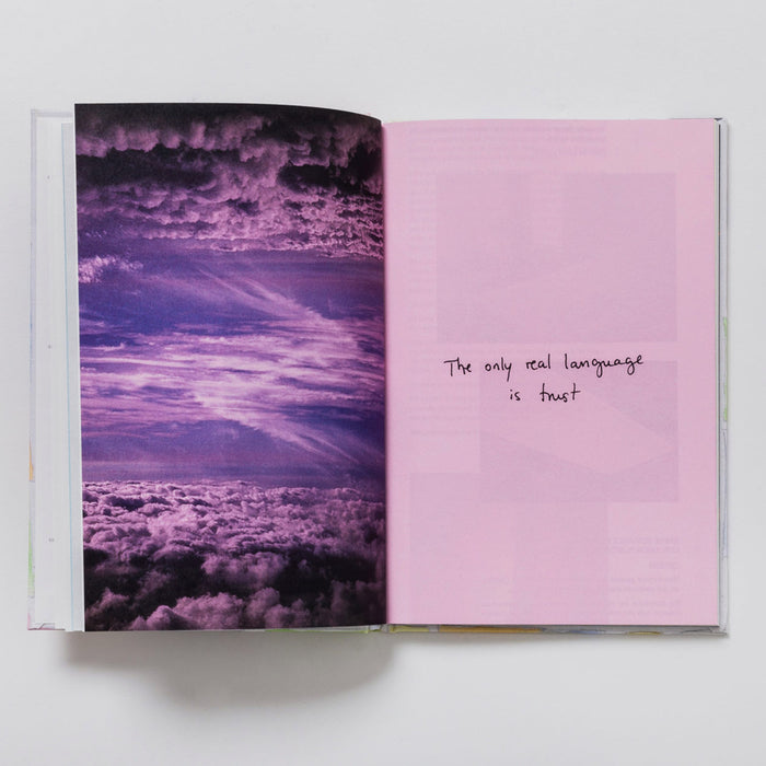 Libro - "These words leaving my body" de Lourdes Hernández