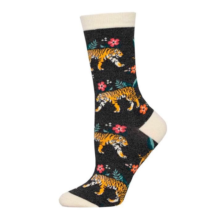 Calcetines de fondo gris oscuro con estampado de tigres y flores rosas. Con puntera talón y remate en color blanco.
